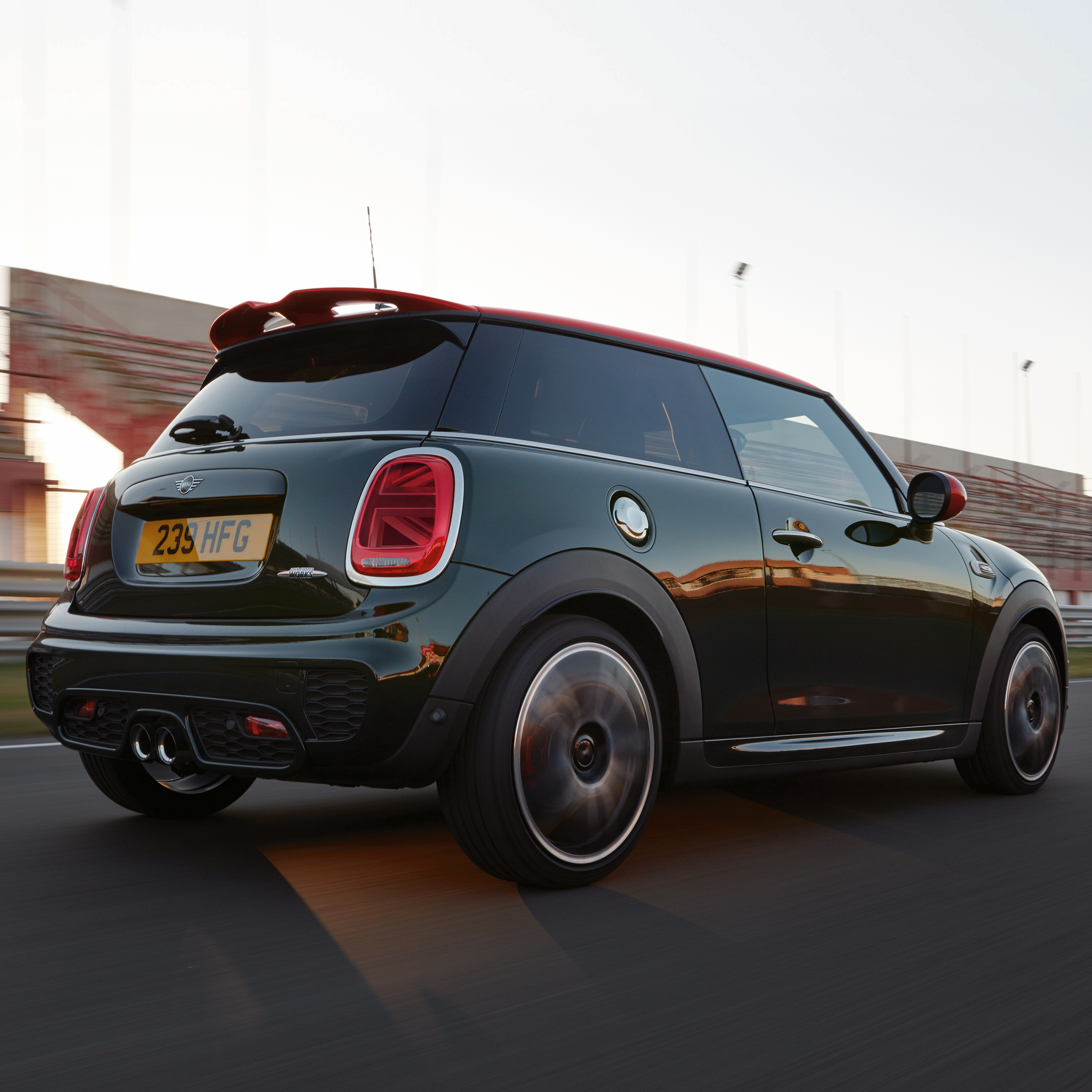 JOHN COOPER WORKS – ВИД СЗАДИ