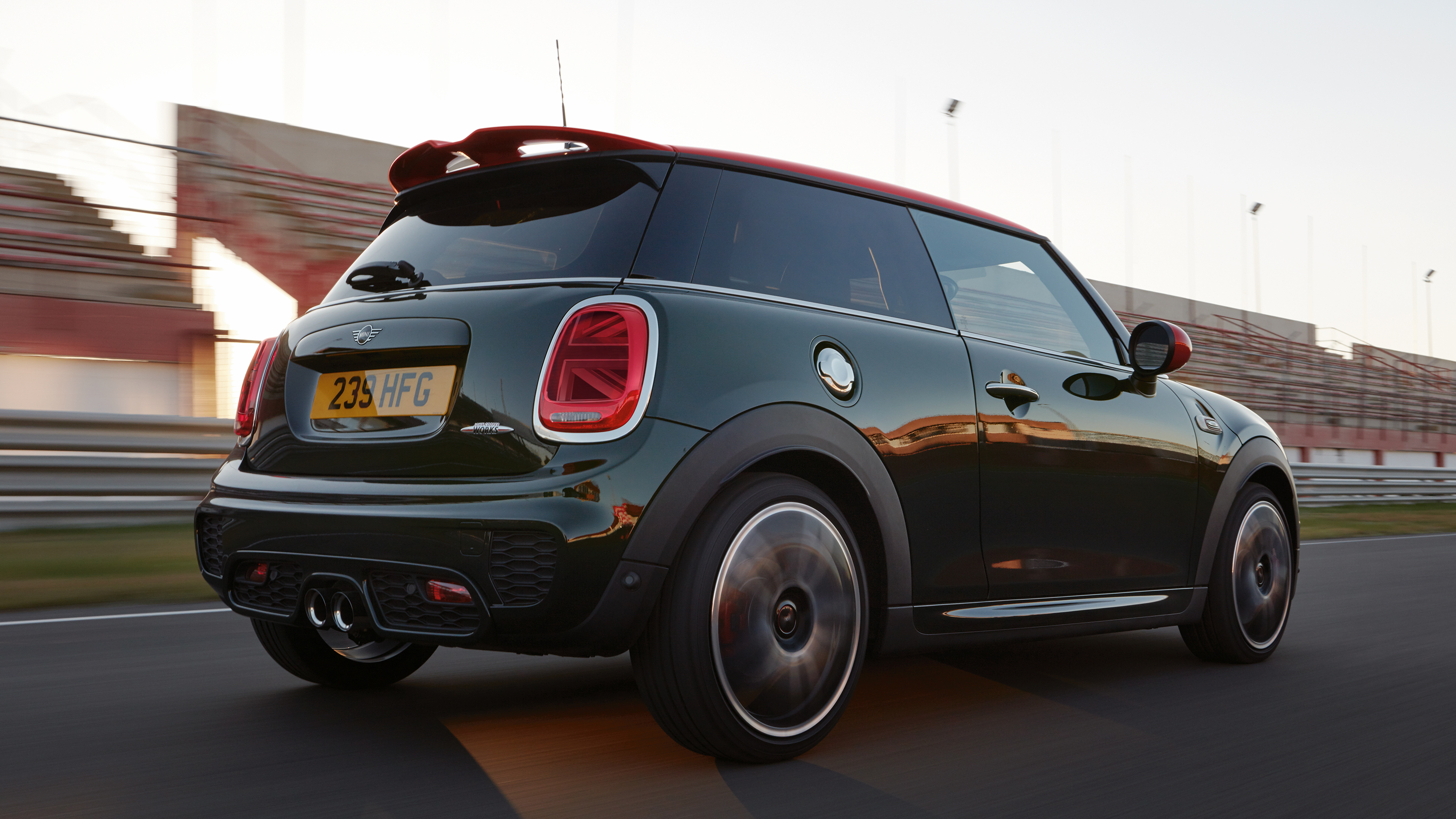 JOHN COOPER WORKS – ВИД СЗАДИ