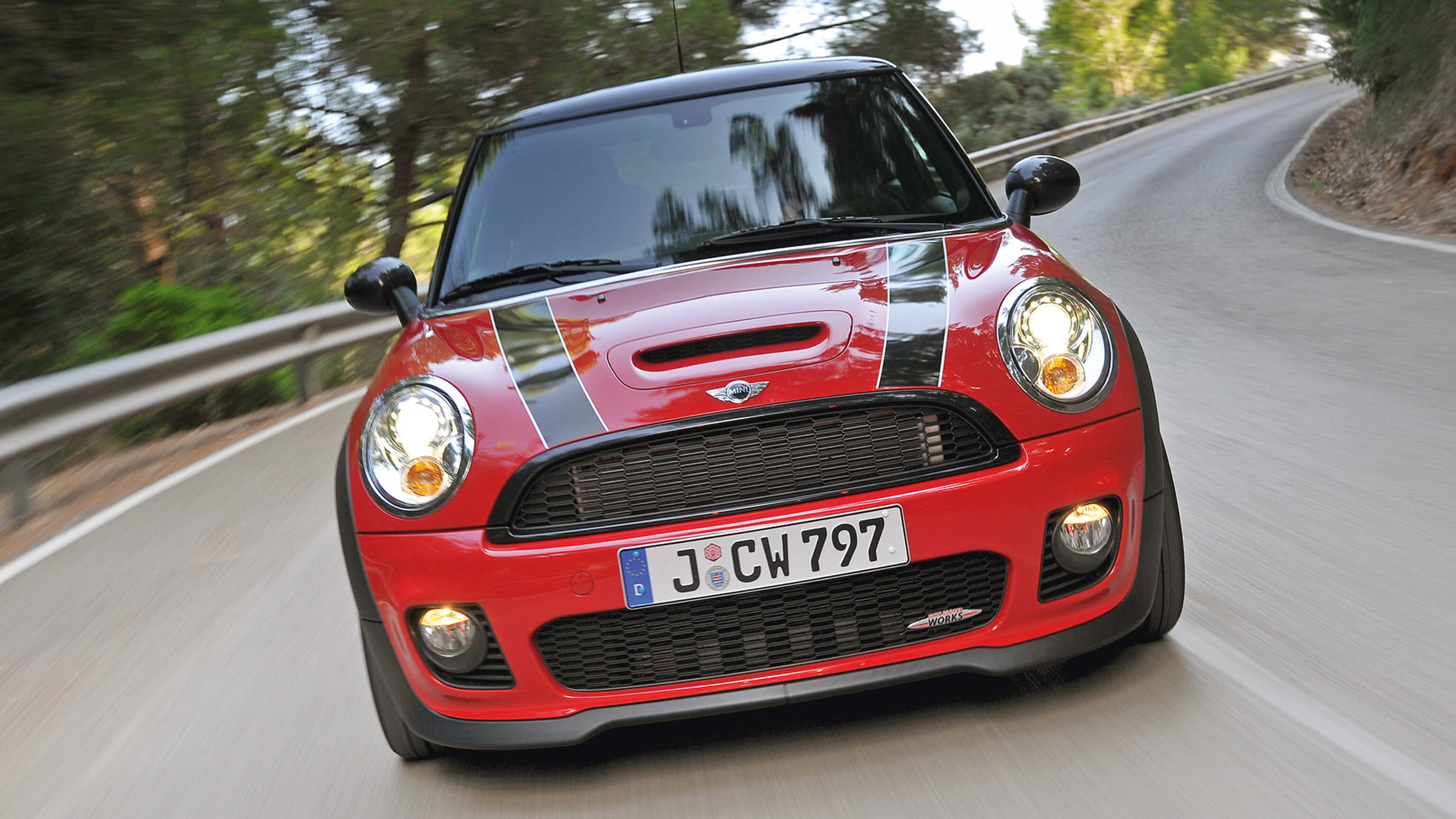 Первая модель MINI John Cooper Works