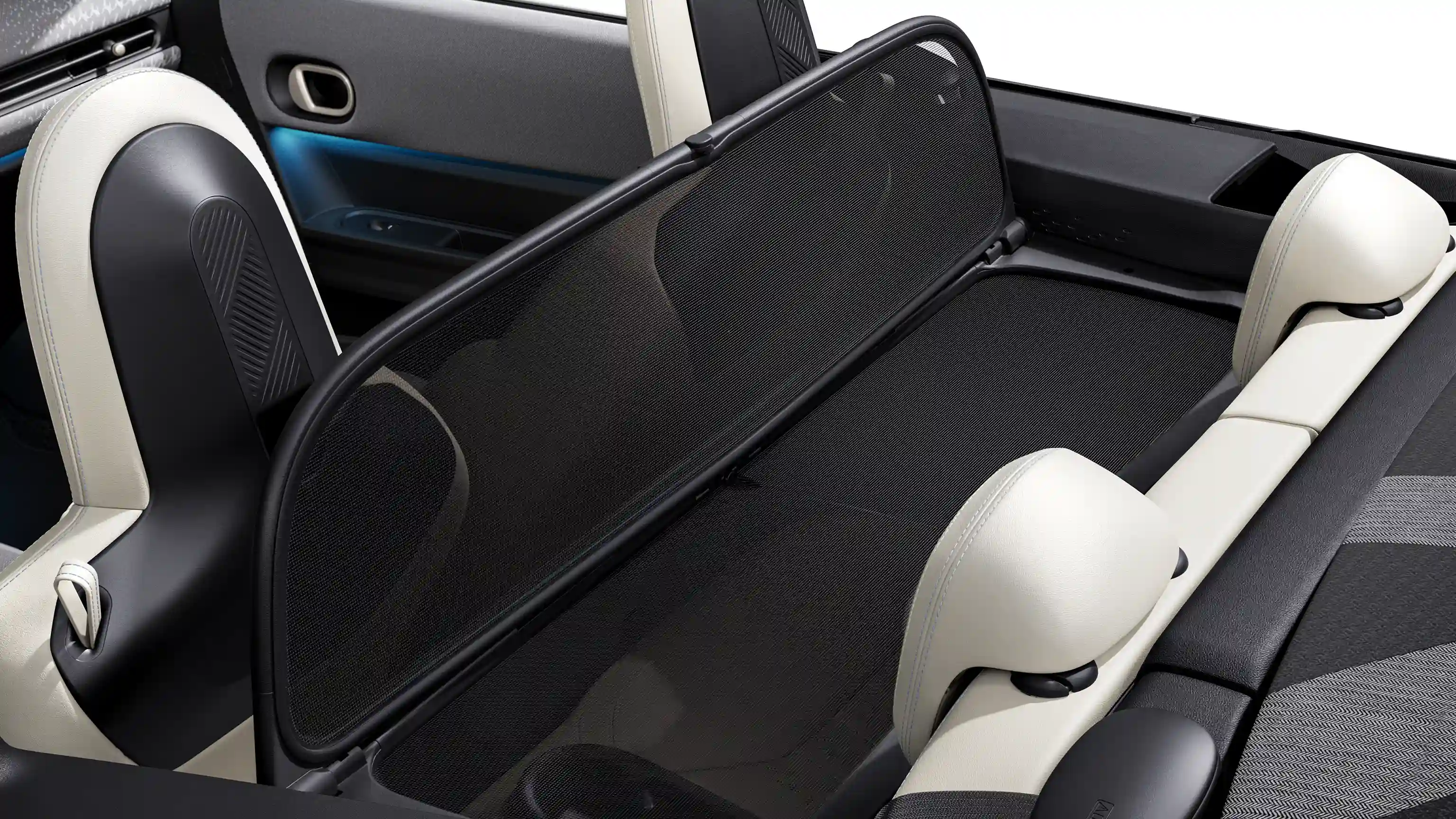 MINI Cooper Convertible – driving experience – front windscreen and wind deflector