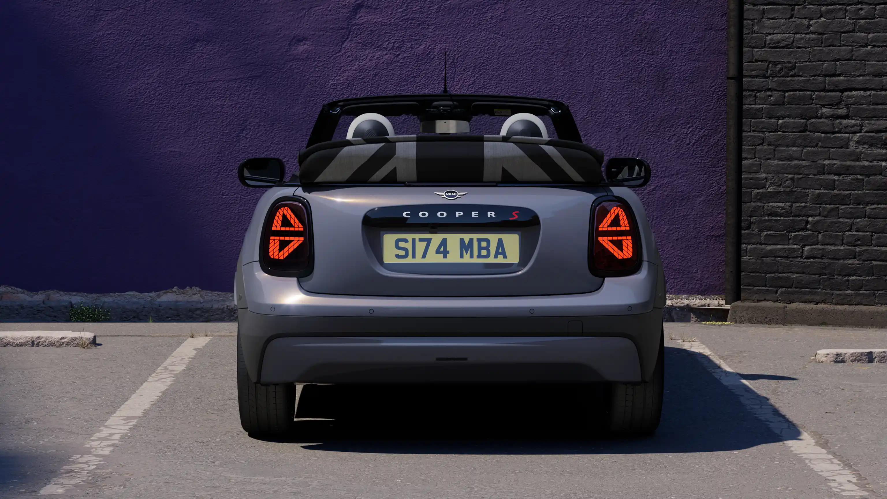 MINI Cooper Convertible – driving experience – easy load function