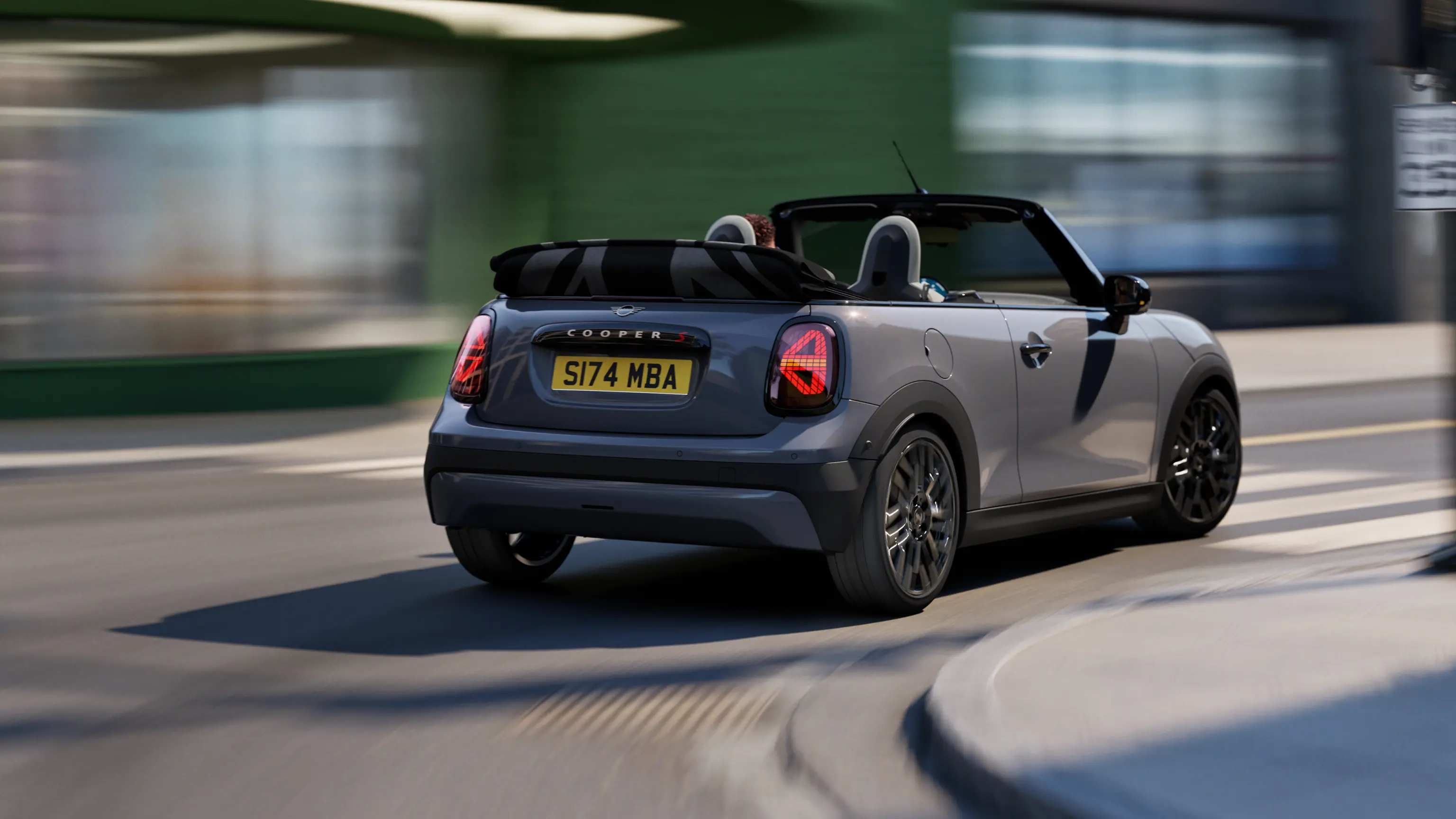 MINI Cooper Convertible – driving experience – monitoring of surroundings