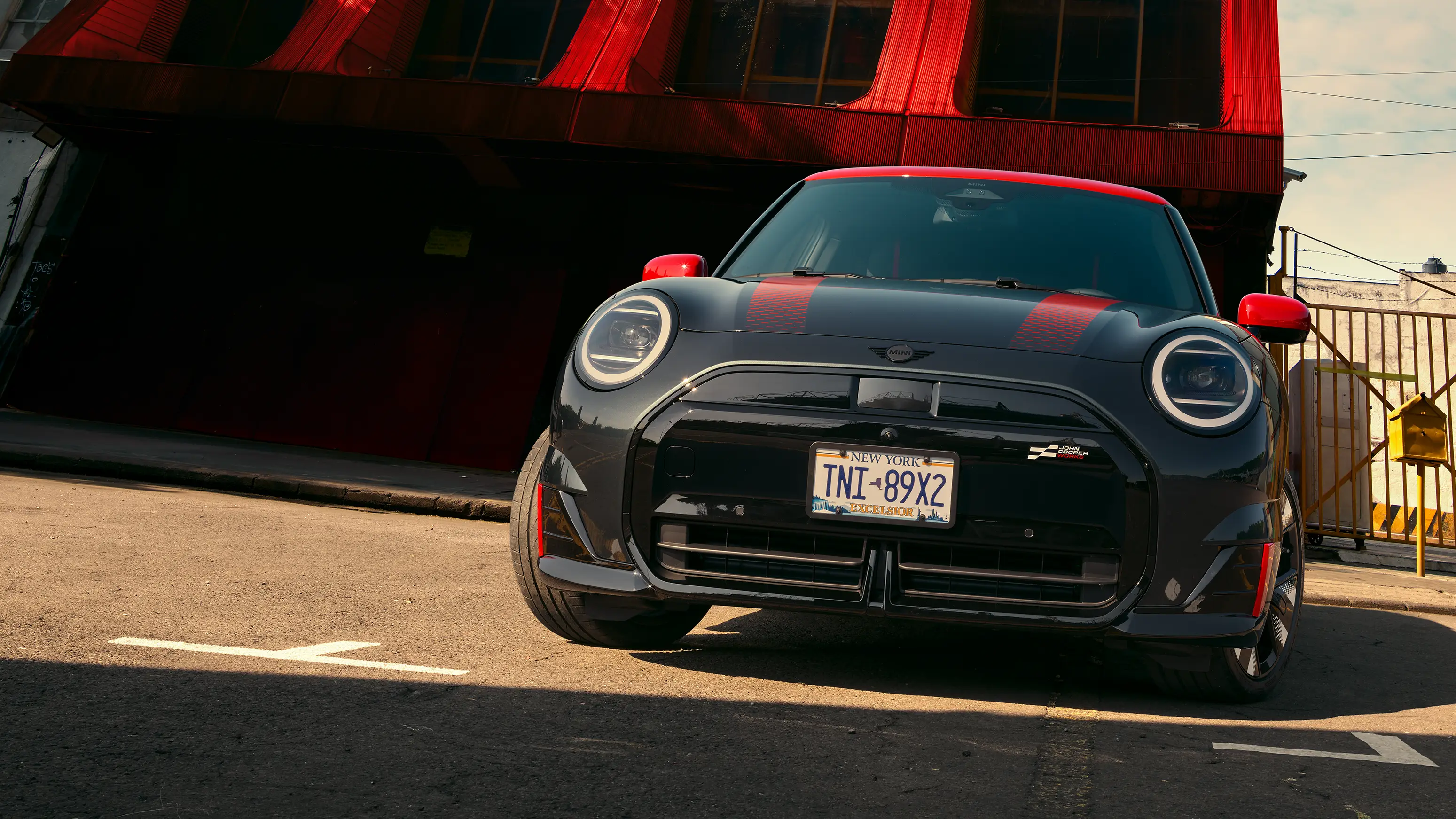 MINI John Cooper Works - J01 JCW Side View