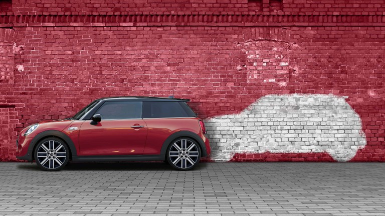 MINI Moscow red – вид сбоку