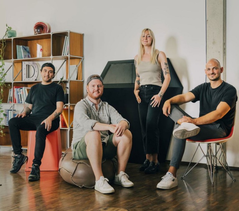Сотрудники Demodern, работающие над метавселенной MINIverse.