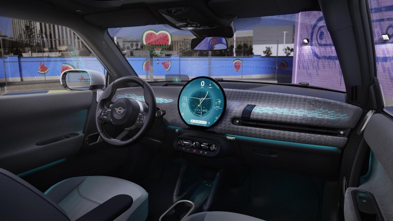 MINI all-electric - interior - oled display