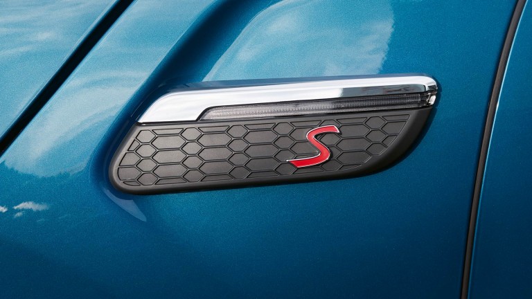 MINI 5-door Hatch – side scuttles – design