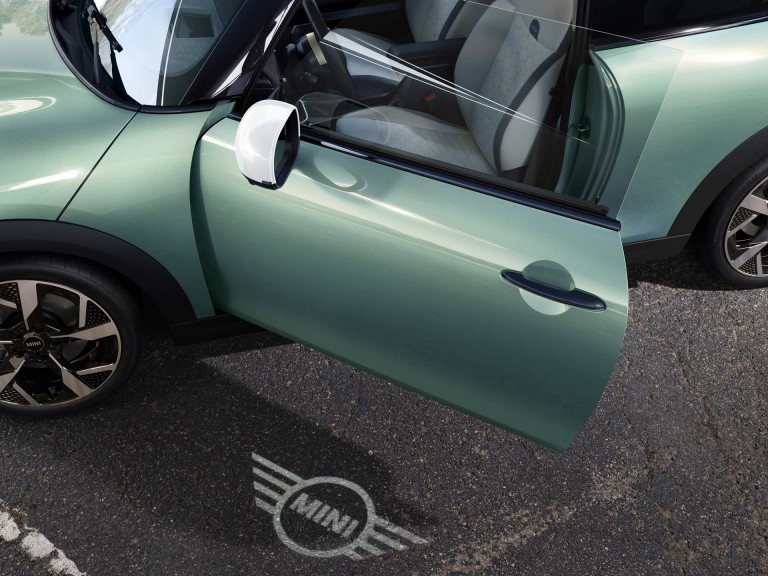 MINI Cooper 3 двери - индивидуализация – приветственный свет