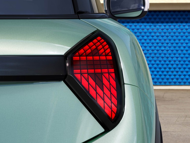 MINI Cooper 3 двери - экстерьер– задние фонари