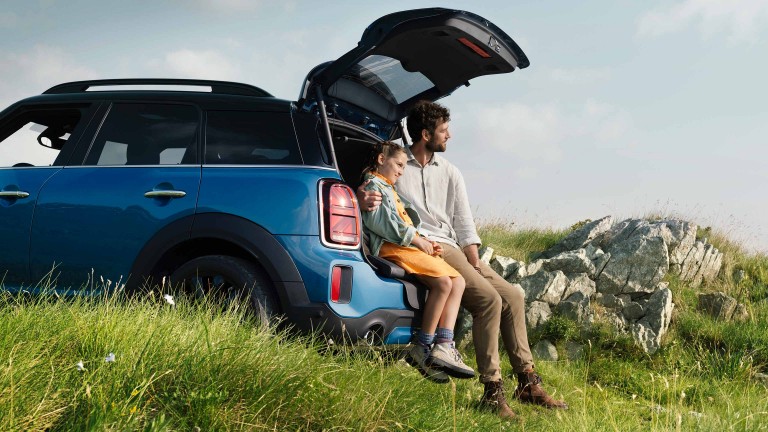 MINI Countryman F60 – скамья для пикника – выдвижная банкетка