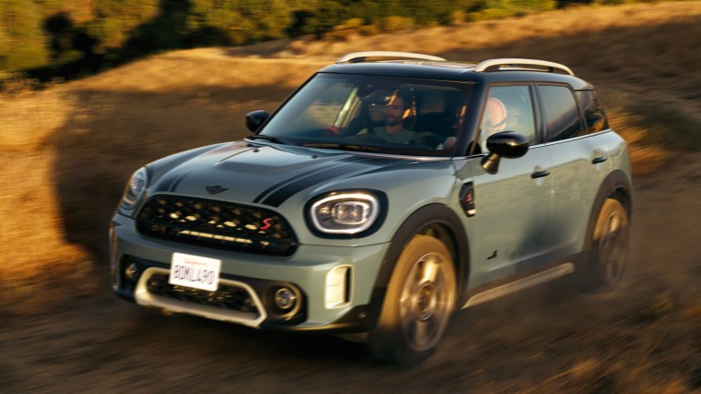 MINI Countryman – вид сбоку, зеленый и черный – сравнение моделей 